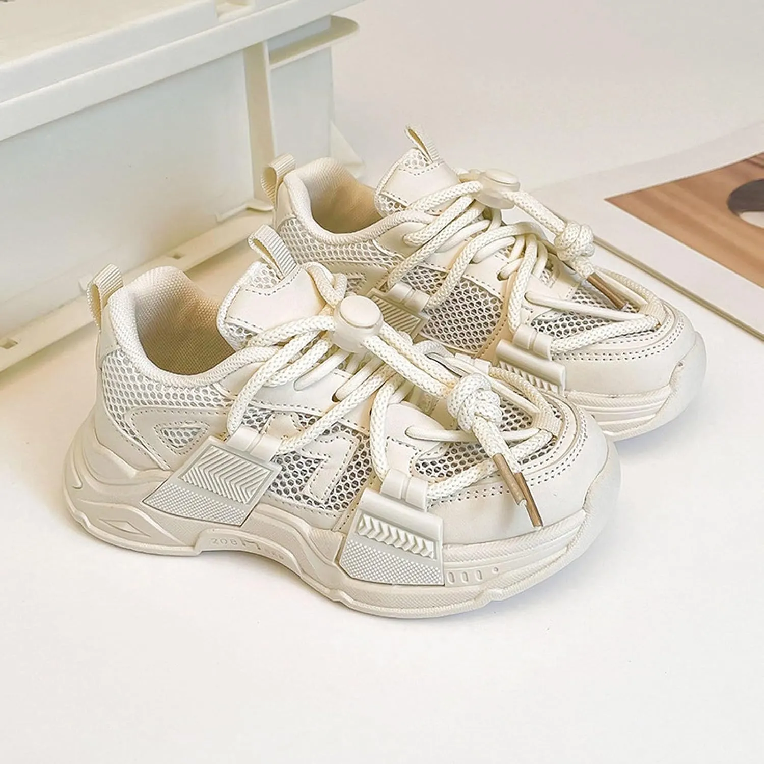 Spring and Summer New Mesh Breathable Lightweight Anti Slip Children's Fashion Casual Personalized Light up Girl Shoes