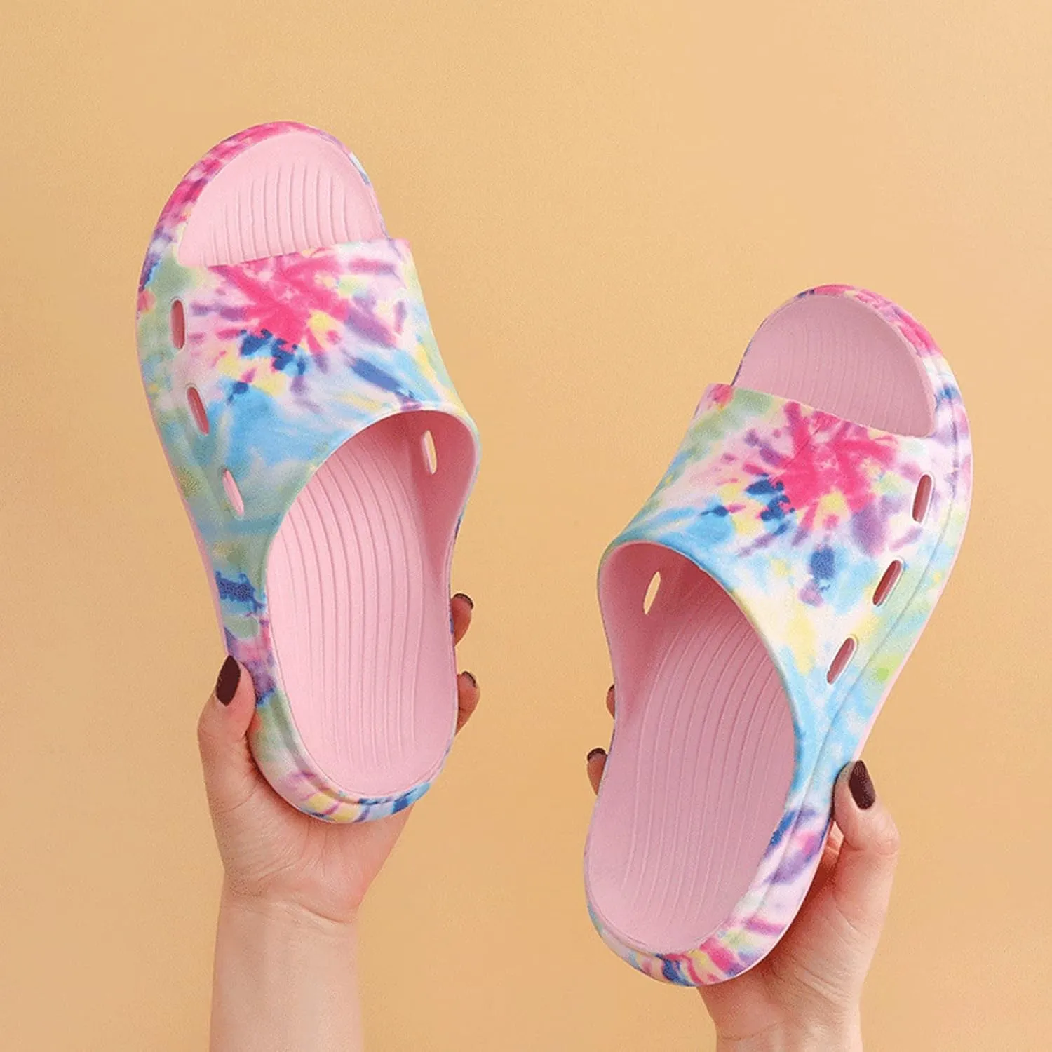Women's Cloud Slides Indoor Slipper for Gym Soft Sole Breathable Slides Sandals Pillow Slippers for Women